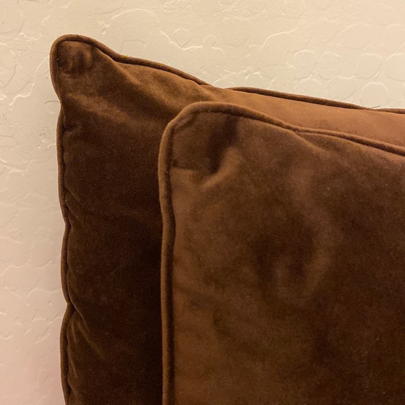 🆕 Chocolate Brown Velvet Accent Pillows (Set of 2) - Picture 7 of 10